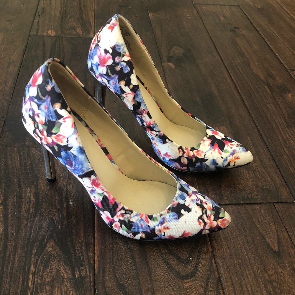 Apt. 9 floral heels